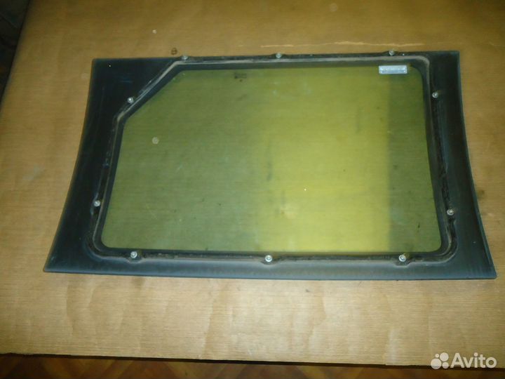 Стекло задней левой двери Chrysler Voyager 3