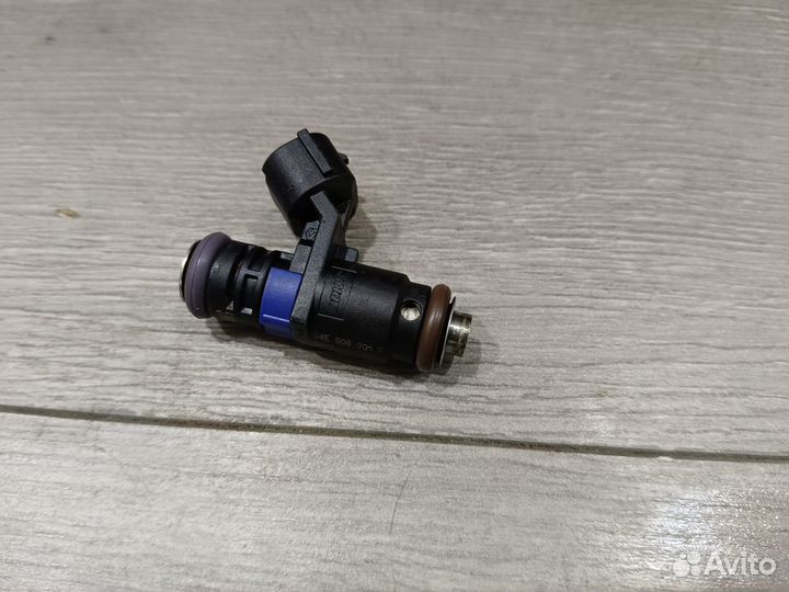 Топливная форсунка для 1.6 CWA 04E906031F