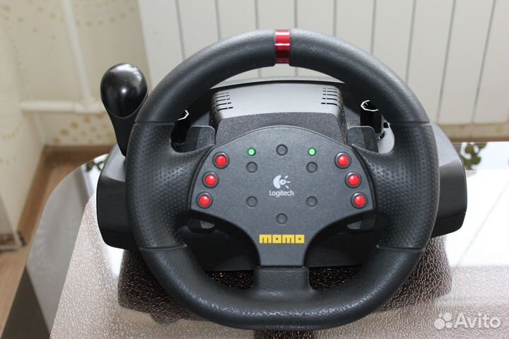 Игровой руль Logitech Momo Racing