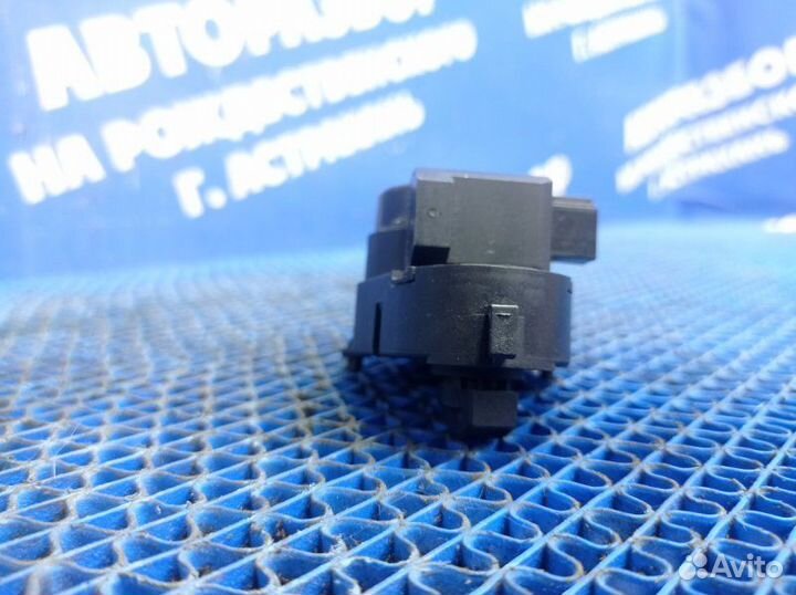 Моторчик заслонок отопителя Bmw E65 седан 2004