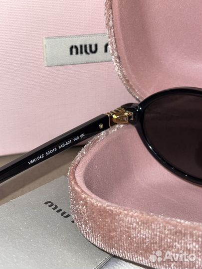 Солнцезащитные очки Miu Miu Regard