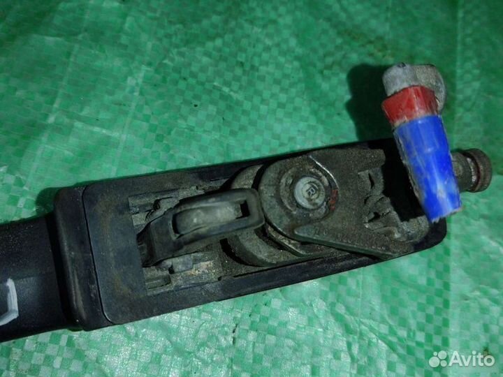 Ручка передняя правая Volkswagen Passat B3 1993