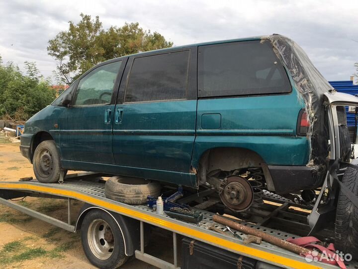 В разборке Peugeot 806