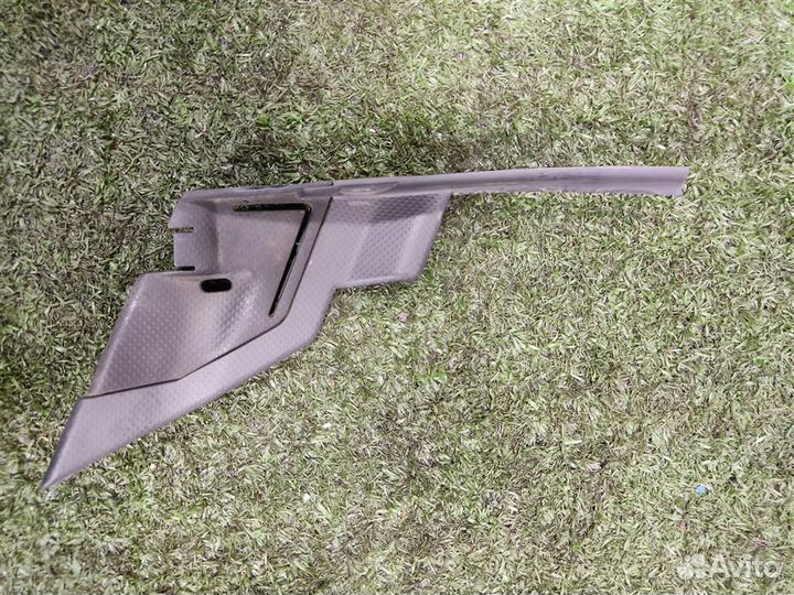 Уголок решётки стеклоочистителей правый Subaru Tr