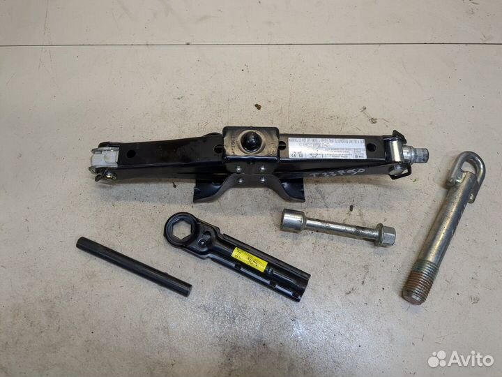 Набор инструментов штатный Toyota Corolla Verso, 2