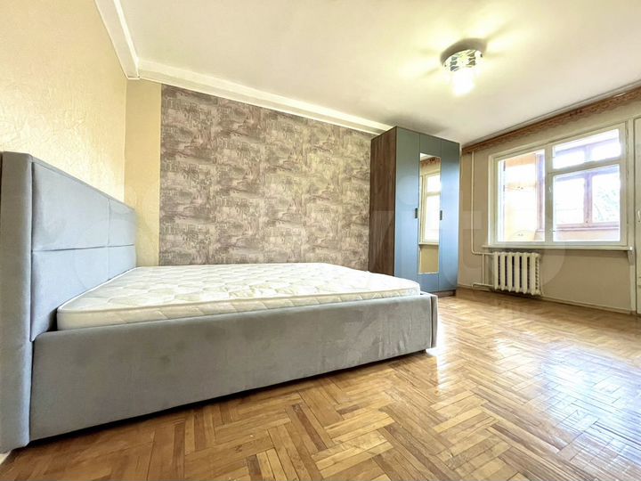 4-к. квартира, 85 м², 2/5 эт.