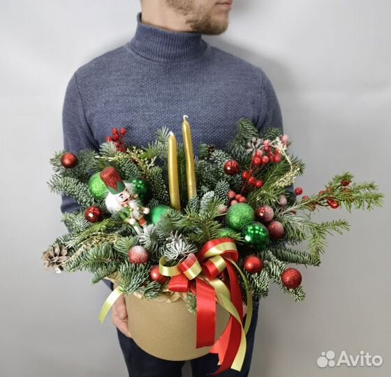 Большая хвойная композиция с щелкунчиком