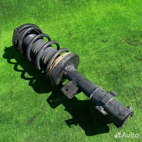 Стойка передняя левая Suzuki Escudo/ Grand Vitara