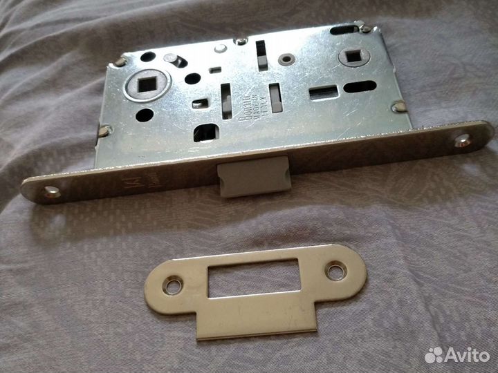 Замок дверной с защелкой