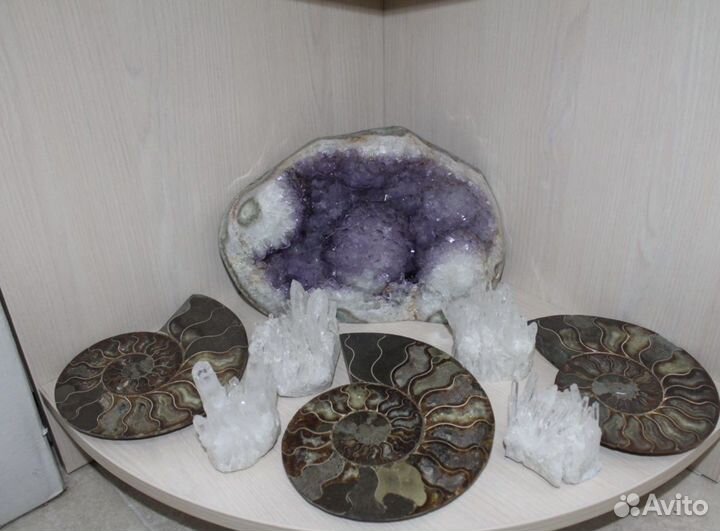 Минералы и камни разные аметисты,цитрины, малахит