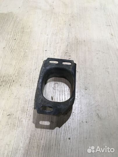 Кронштейн двигателя передний Пассат Б5