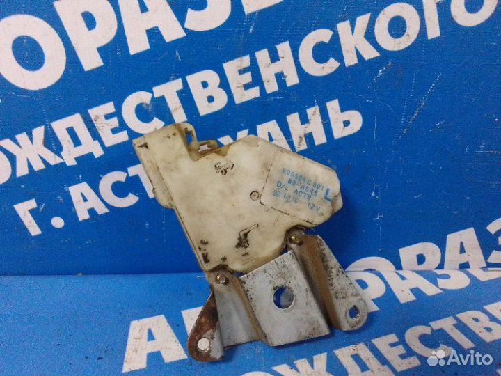 Замок багажника Nissan Serena универсал CD20 1998