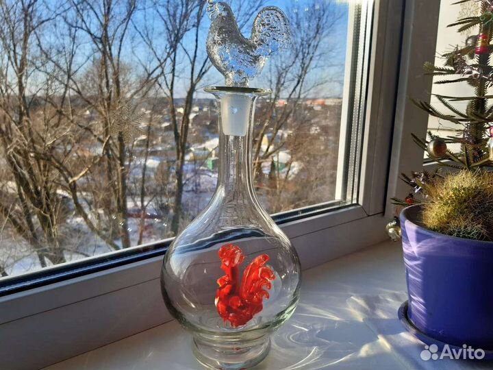 Графин с петухом старинный