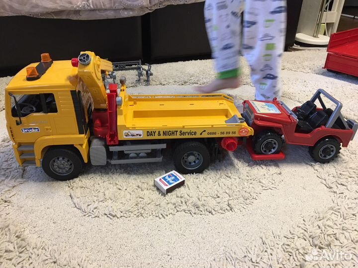Грузовик эвакуатор Bruder