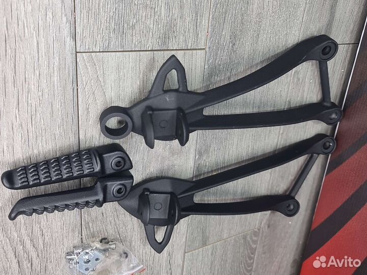 Подножки пассажира zx6r 09-12