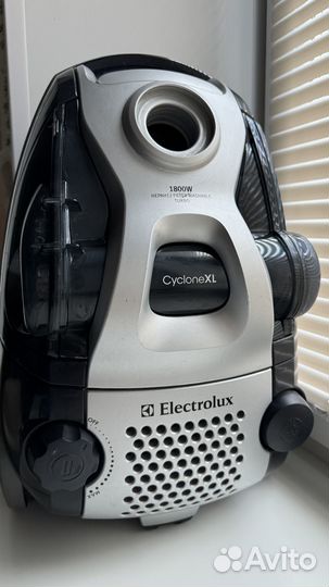 Пылесос Electrolux CycloneXL 1800w hepah12