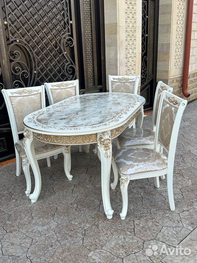 Стол и стулья
