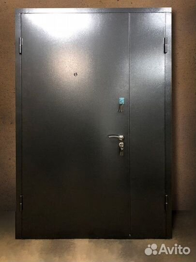 Тамбурная дверь на общий коридор