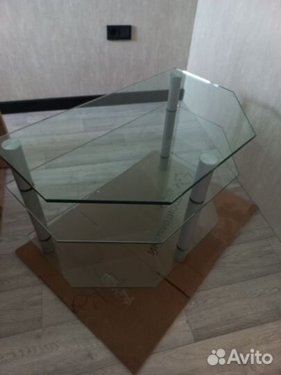 Стеклянная тумба под тв