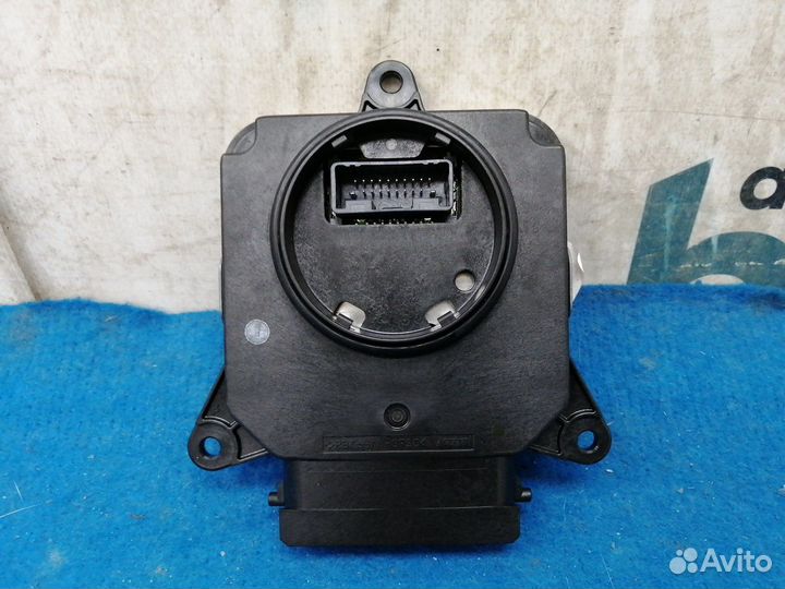 Блок управления фарой правый 81016-33E71