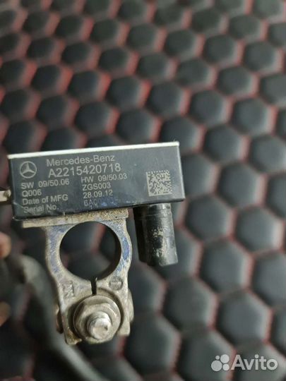 Минусовая клемма Mercedes W221