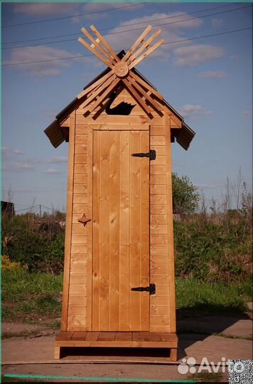 Уличный туалет деревянный