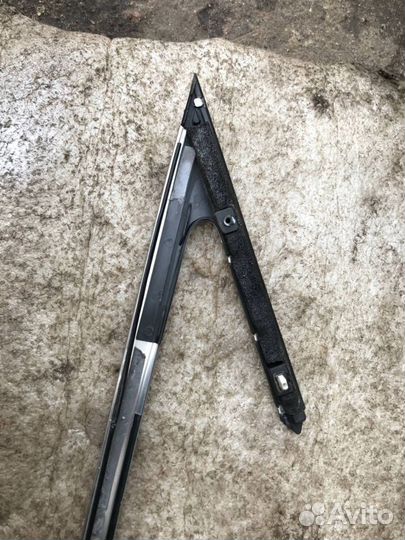 Молдинг водительской двери Genesis G80