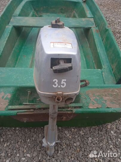 Пластиковая лодка с мотором