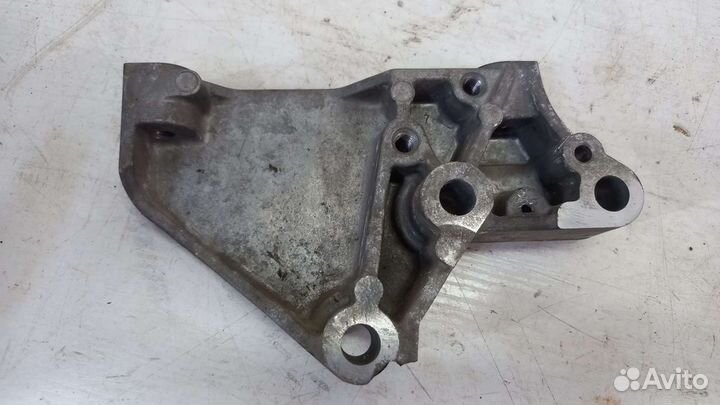 Кронштейн двигателя левый Volvo XC90