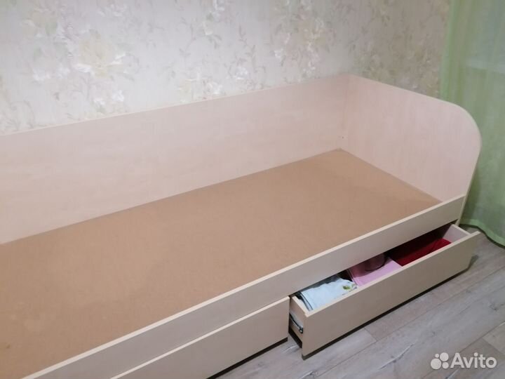 Комплект детской мебели стол и кровать