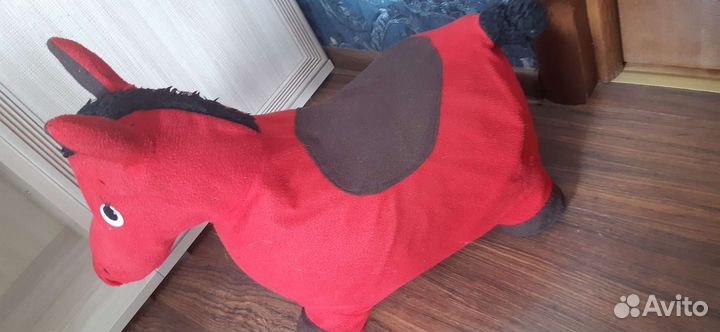 Игрушки (лошадка пони, конструктор)