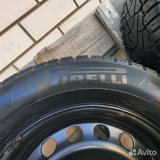 Pirelli Ice Zero 215/65 R16 с дисками VAG 6.5x16