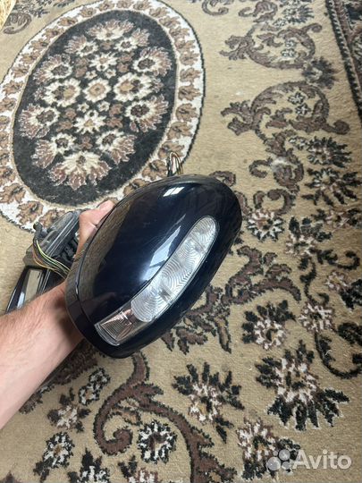 Боковое зеркало