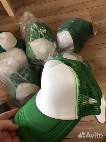 Кепки новые