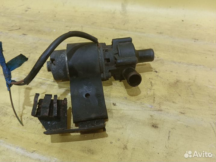 Насос водяной Mercedes Benz W124 1984-1995