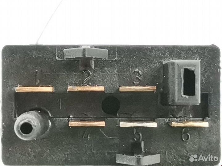 Кнопка обогрева заднего стекла Volkswagen Golf 4