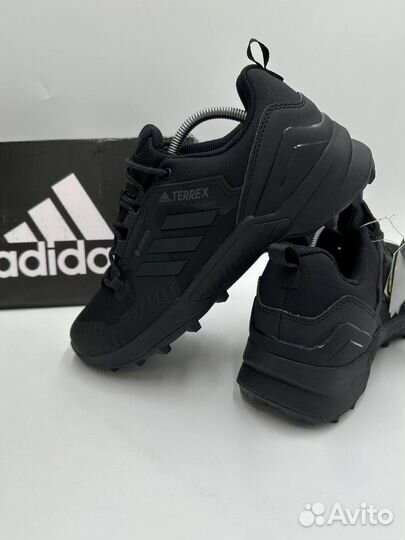 Зимние кроссовки adidas