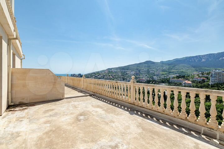 2-к. квартира, 69 м², 8/8 эт.