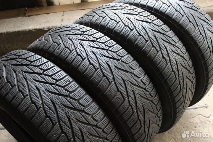 Nokian Tyres Hakkapeliitta R2 SUV 235/65 R18 110R