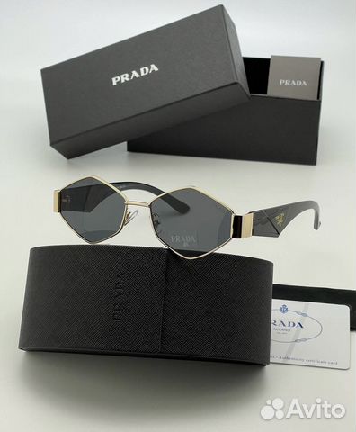 Солнцезащитные очки Prada