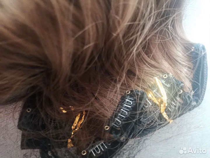 Волосы на заколках