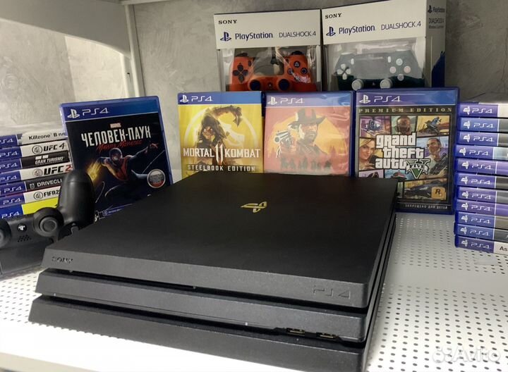 Sony PS 4 Pro + Много игр и 2 Джойстика