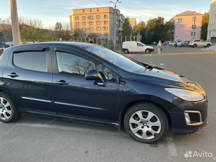 Peugeot 308 1.6 AT, 2012, битый, 155 000 км