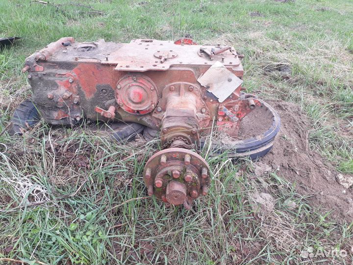 Задний мост трактора