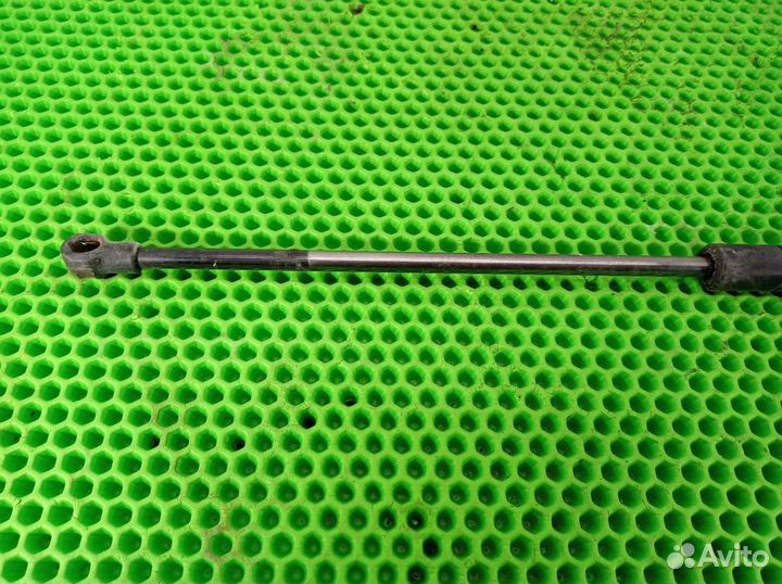 Амортизатор крышки багажника