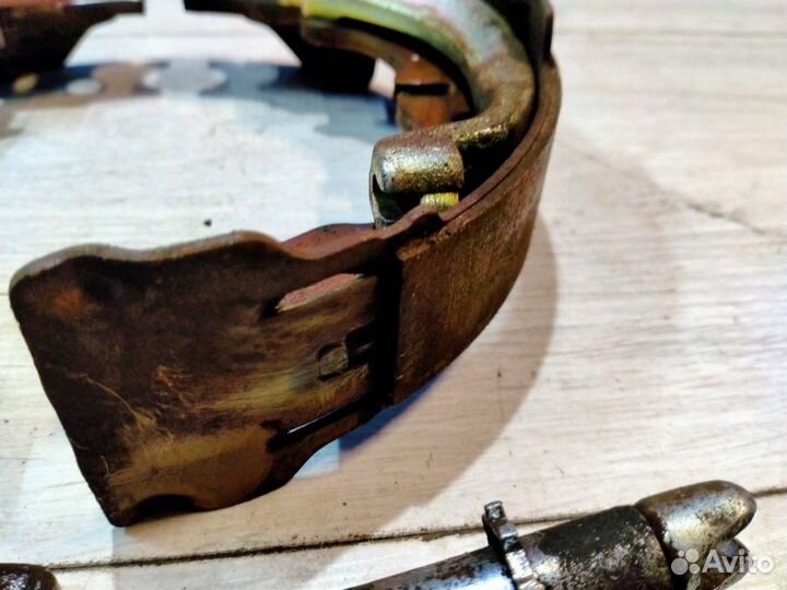 Колодки ручника Toyota Mark Ii GX-110 1GFE 2003.09