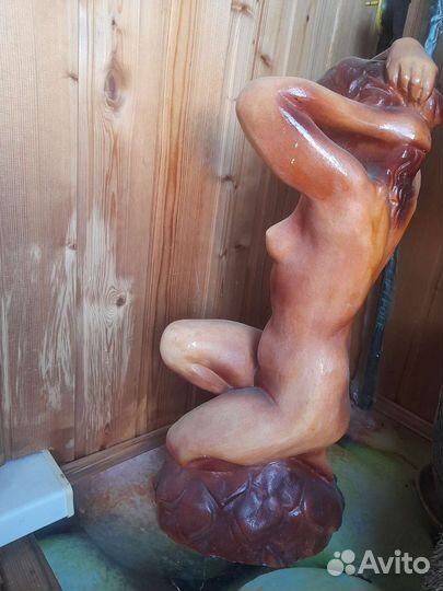 Статуэтка девушки из гипса