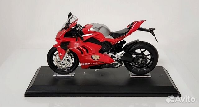 Модель мотоцикла Ducati Panigale V4