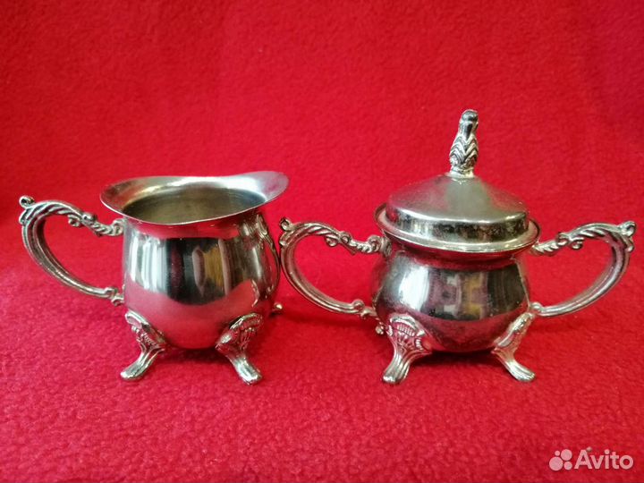 Соусник и солонка посеребренные на ножках