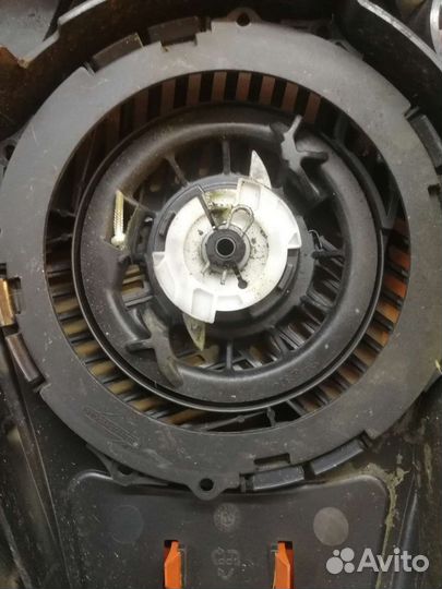 Стартер и бензобак для газонокосилки